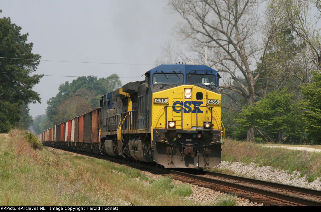 CSX 436 leads train Q777 eastbound